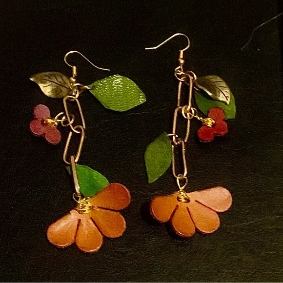 Handcrafted artisan leather earrings featuring leaves and flowers - Picture 8 of 8